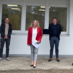 Landrätin Bettina Dickes besucht die Kreishandwerkerschaft Rhein-Nahe-Hunsrück und spricht mit Vertretern der Dachdecker-Innung über die Rohstoffproblematik